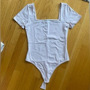 aritzia contour squareneck shortsleeve bodysuit